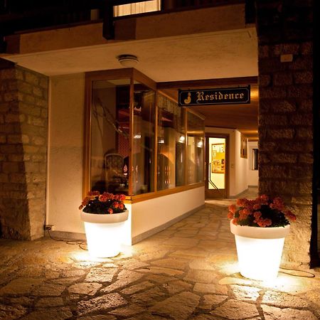 Residence Le Grand Chalet Courmayeur Bagian luar foto