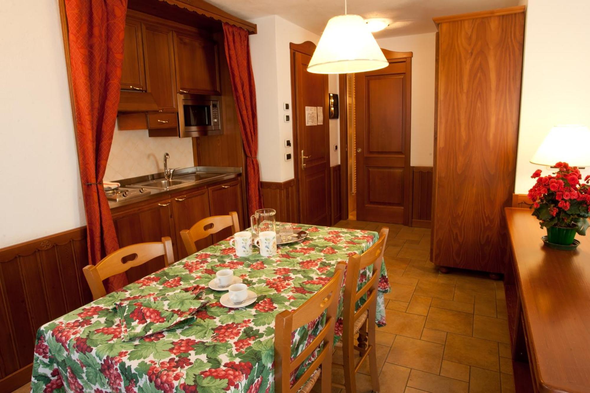 Residence Le Grand Chalet Courmayeur Bagian luar foto