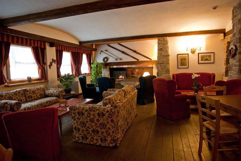 Residence Le Grand Chalet Courmayeur Bagian luar foto