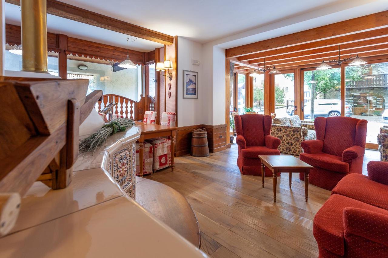 Residence Le Grand Chalet Courmayeur Bagian luar foto